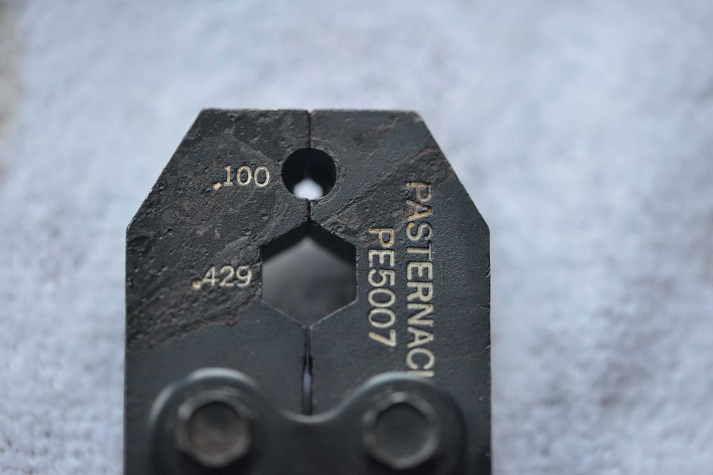 Pereche de 2 clești profesionali de sertizare Pasternack.