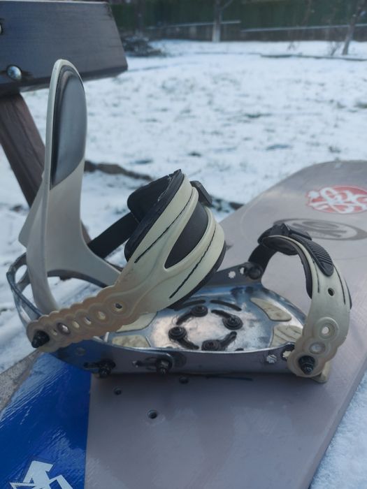 Сноуборд с автомати и обувки