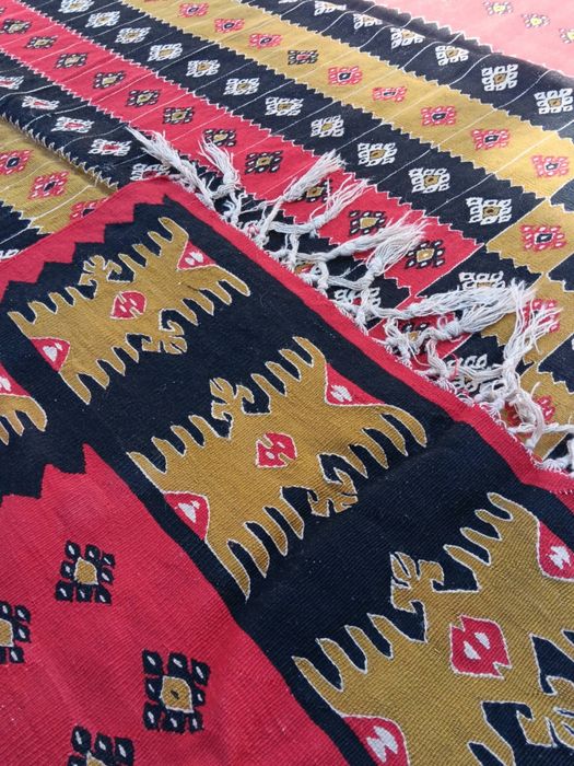 Чипровски килим топ състояние