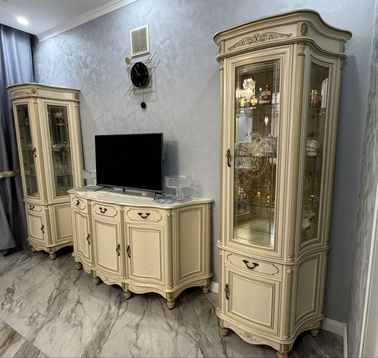 Мебель шкаф витрина