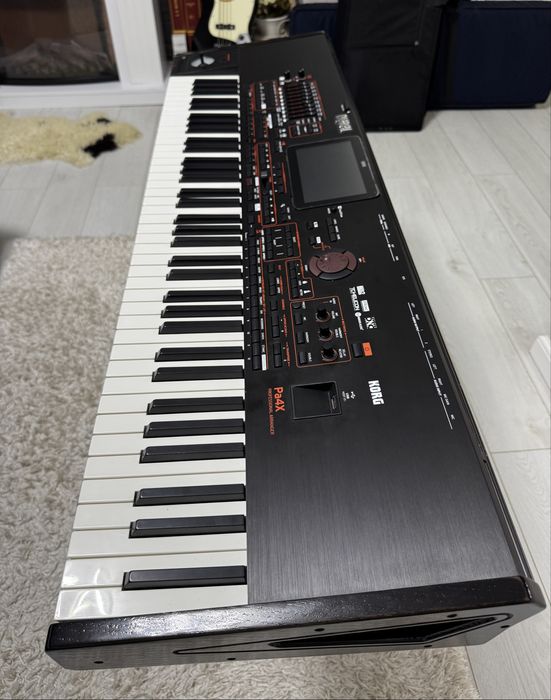 De vanzare Korg pa 4 x noua cumaparata din magazin