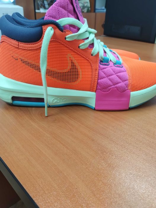 Мъжки баскетболни маратонки Nike Le Bron witness