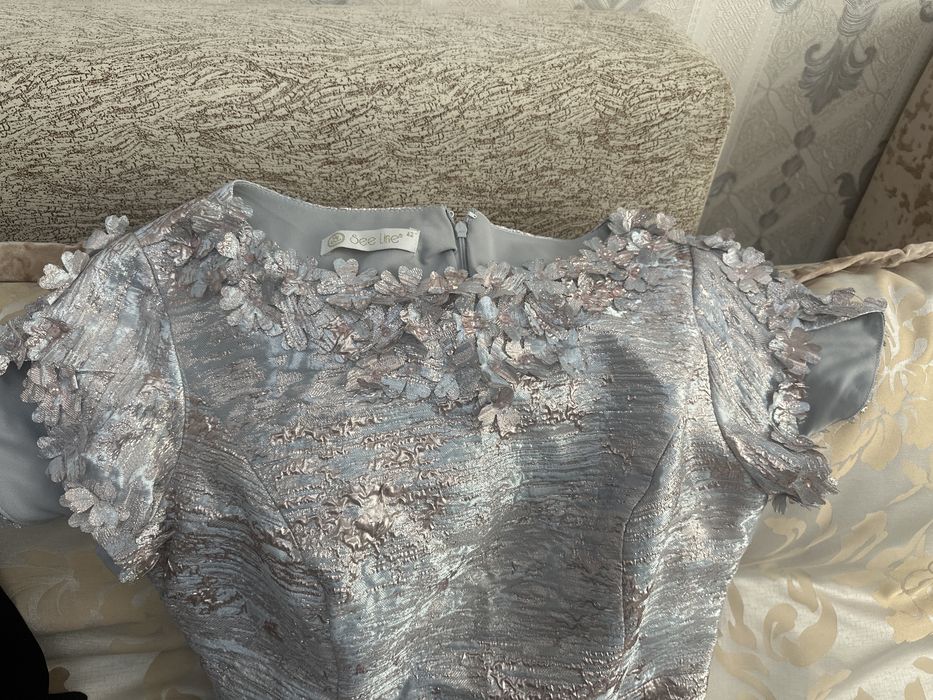 Продам нарядные платья Hugo Boss