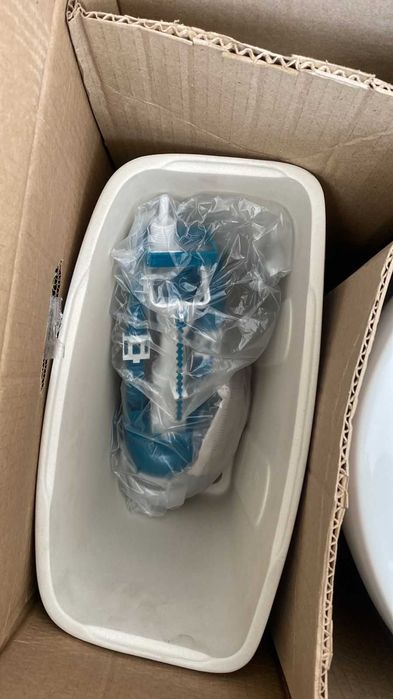 Унитаз с бочком SANITA  новый