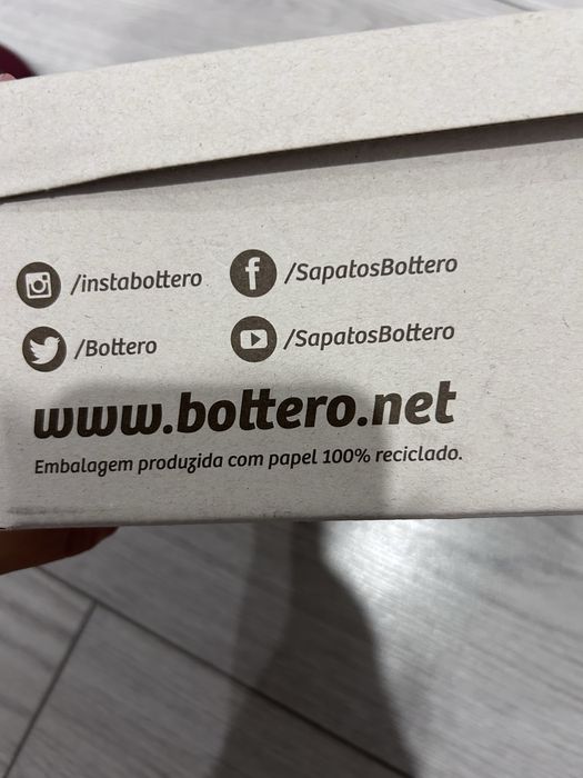 Продам новые туфли bottero