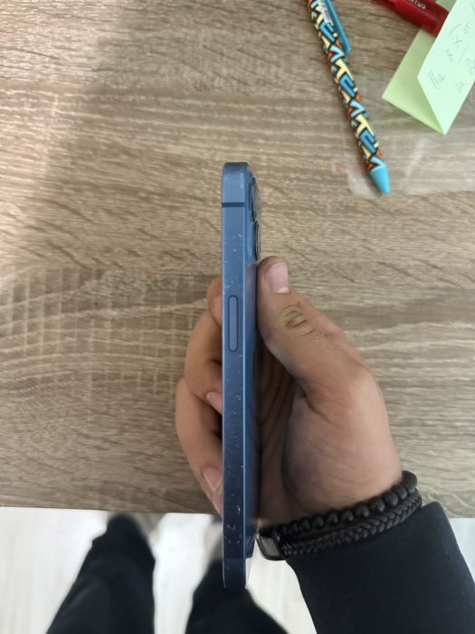 Продава се Iphone 13.