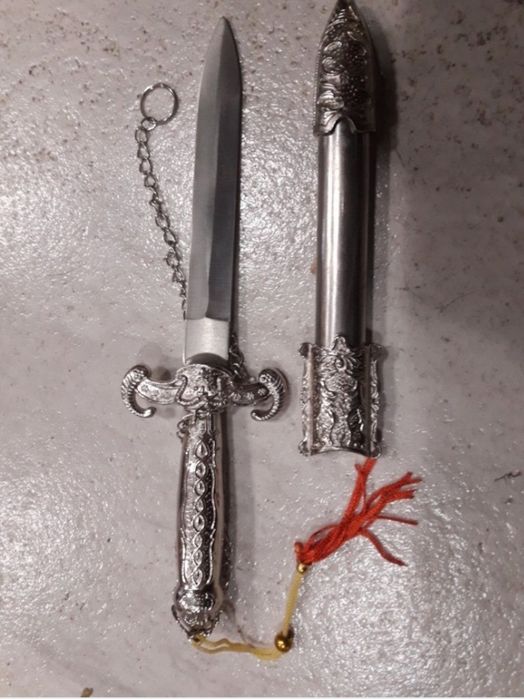 Срасив синжал,нож,кортик кама
