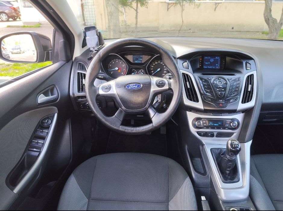 FORD Focus 2011 — imagine 6