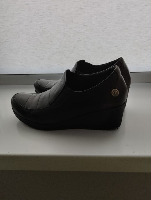 Кожаная женская обувь