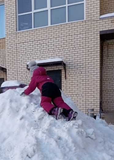 Зимний комбинезон для девочки