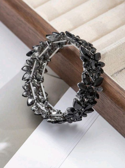 Черни елегантни бижута