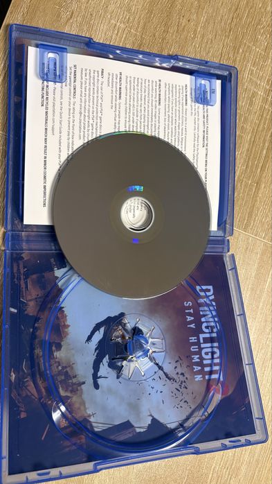 Продавам UFC 5 / Dying Light: Stay Human