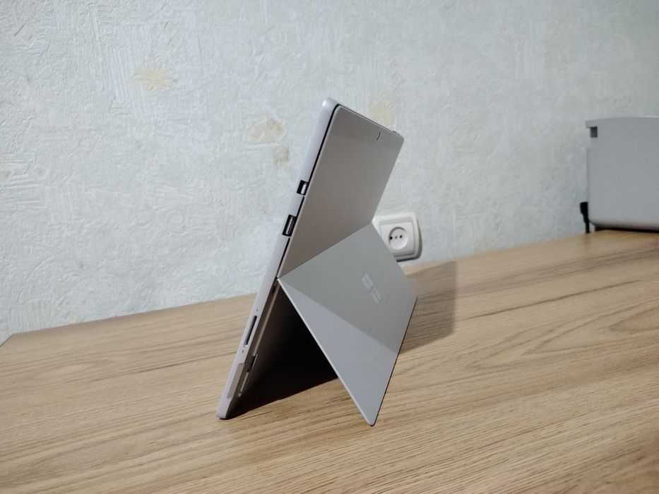 Microsoft Surface Pro 5 1807 Silver