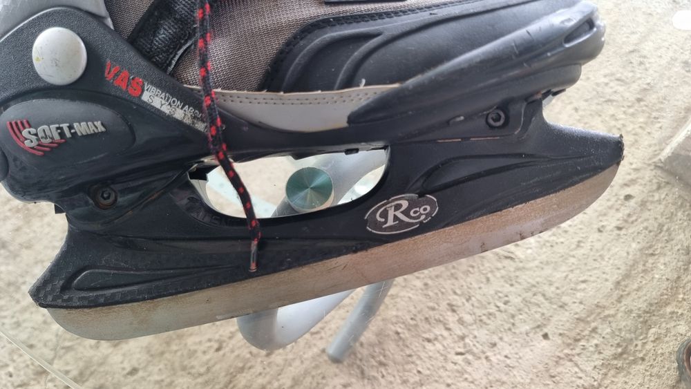 Patine, mărimea 42, puțin utilizate