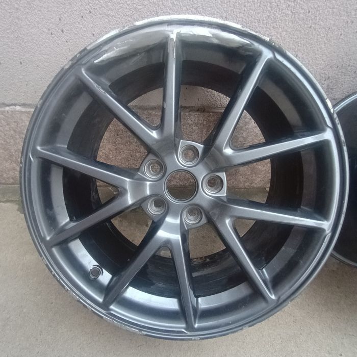 Тесла 3 джанти с датчиците .