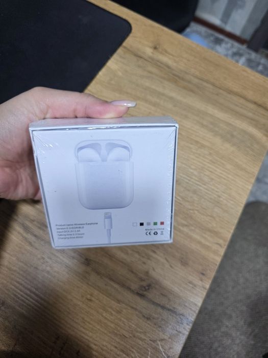 Продаю наушники i12