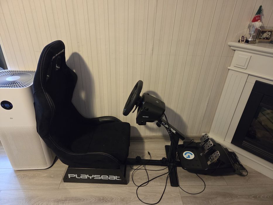 Scaun gaming playseat cu volan logitech