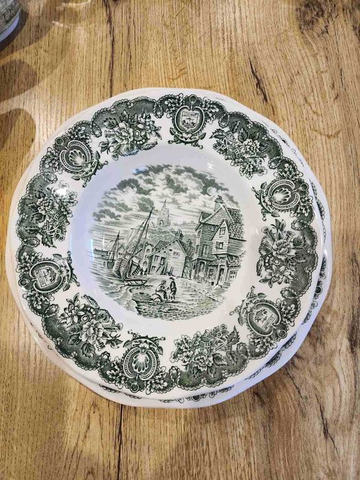 Английски чинии с маркировка