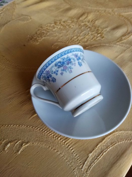 Сервиз за кафе-античен с 6 чаши и 6 чинийки