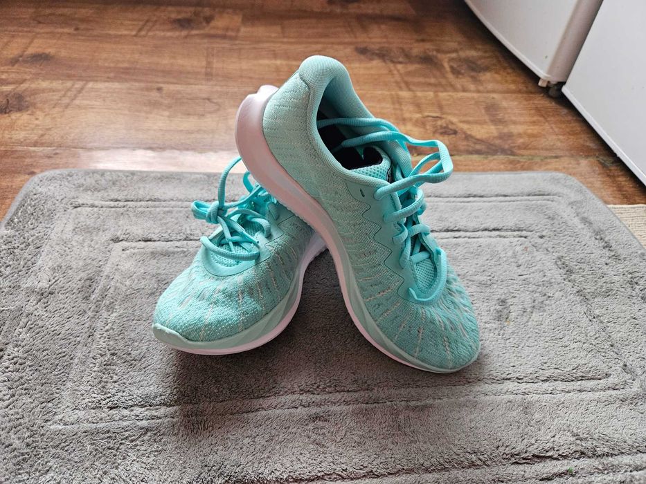 Дамски UNDER ARMOUR Чисто нови 24см