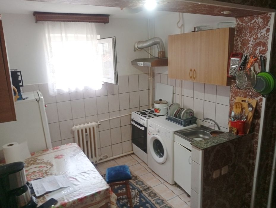 Închiriez apartament cu doua camere