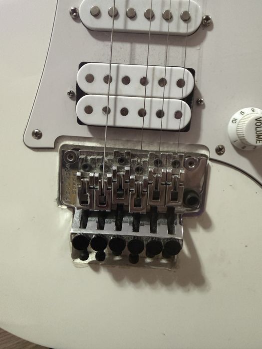 Продам гитару ibanez gio grg140-wh