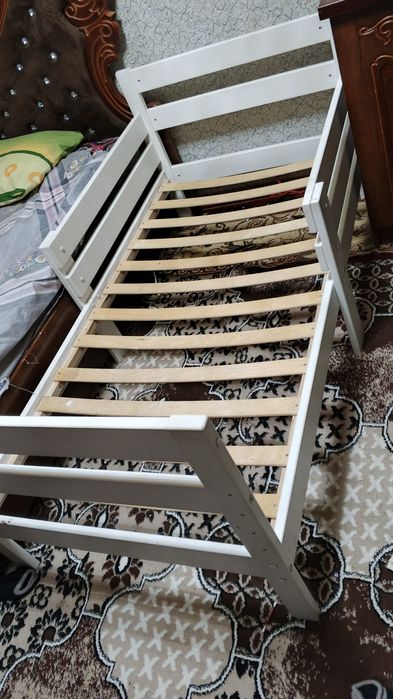 Срочно продается Детский кровать 180x90 белый качественный удобный