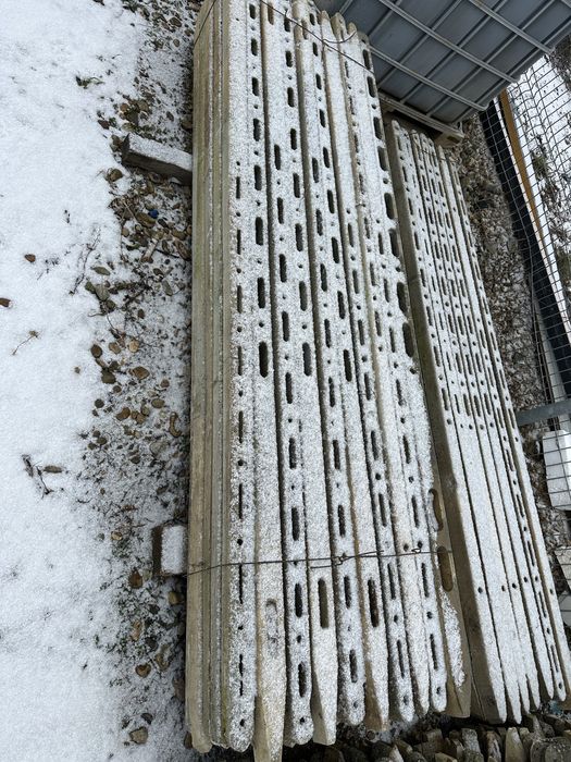 Stalp beton 2,5 m 2,7 m