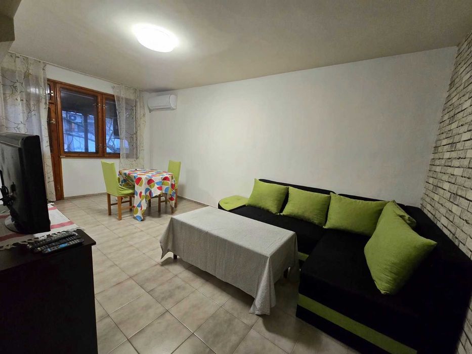 Двустаен апартамент в широкия център - до парк ”Аязмо” и училище