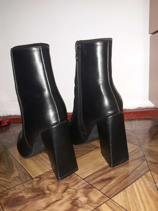 Botine din piele neagra
