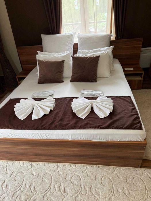 Продавам спалня с матрак в много добро състояние