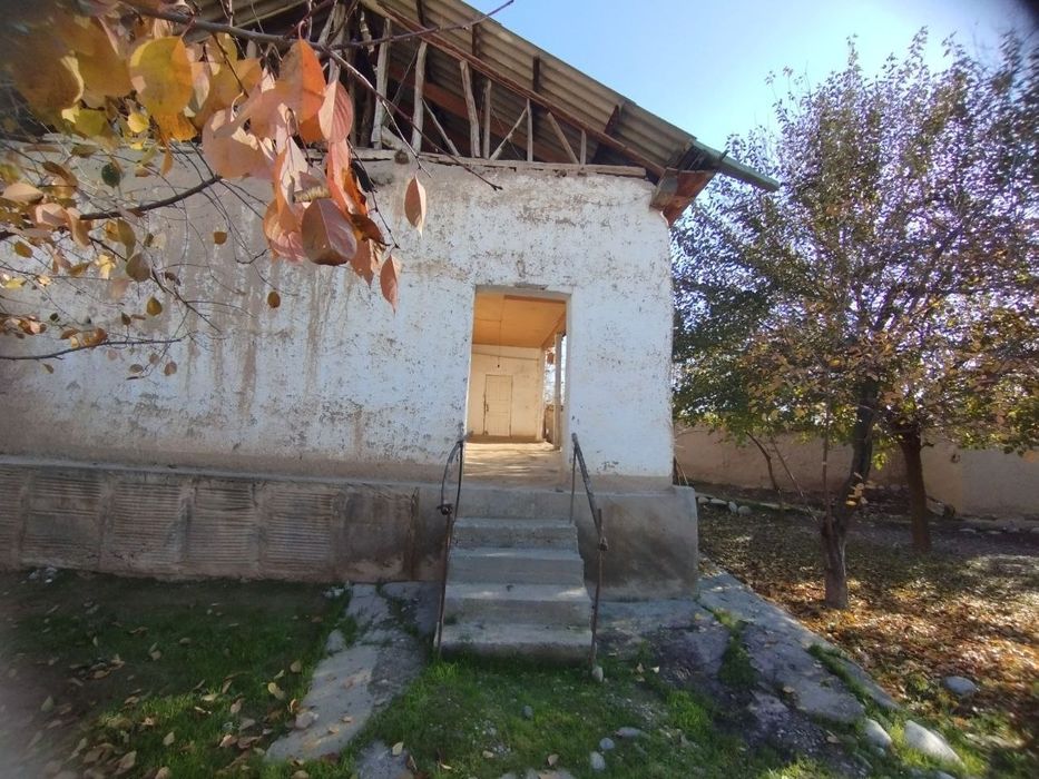 Uchaska 4 suti 3xona uyi bilan sotiladi