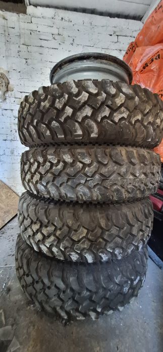 Продам шины на УАЗ 225/75/16