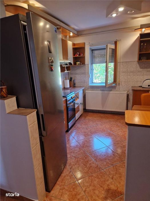 Dambovita 3 camere Decomandat etaj 4