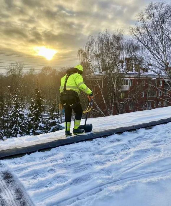 чистка снега с крыш