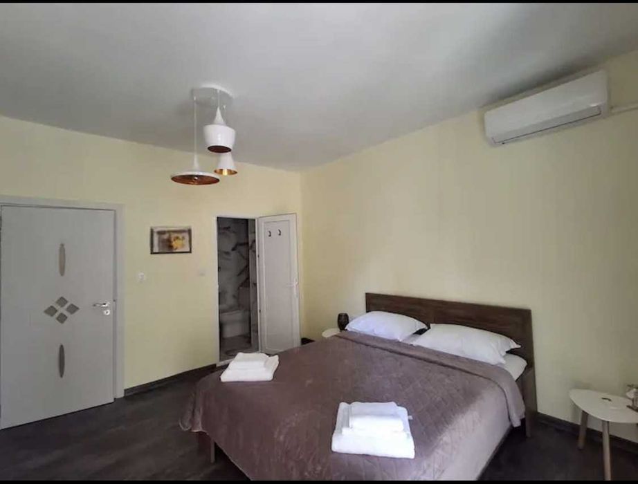Дава се под наем Тристаен апартамент в София, Център - 89 кв.м за 797.64 € - Снимка #2