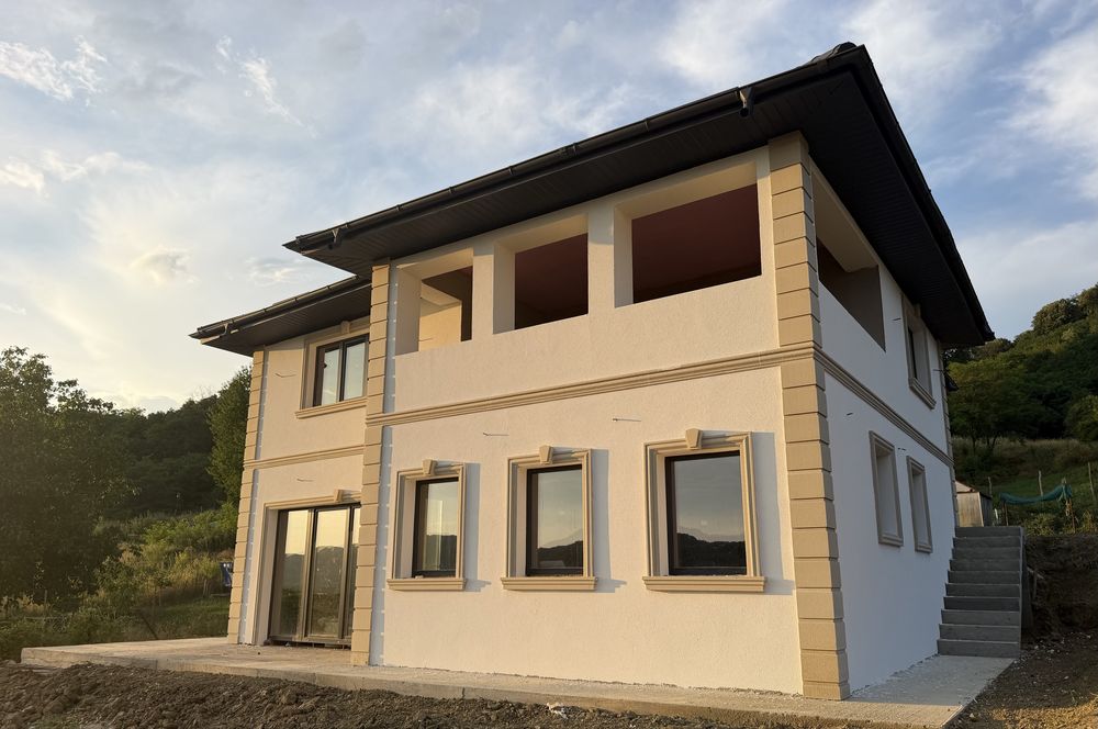 Casă nouă de vânzare în Vlădești, Vâlcea – Curte generoasă