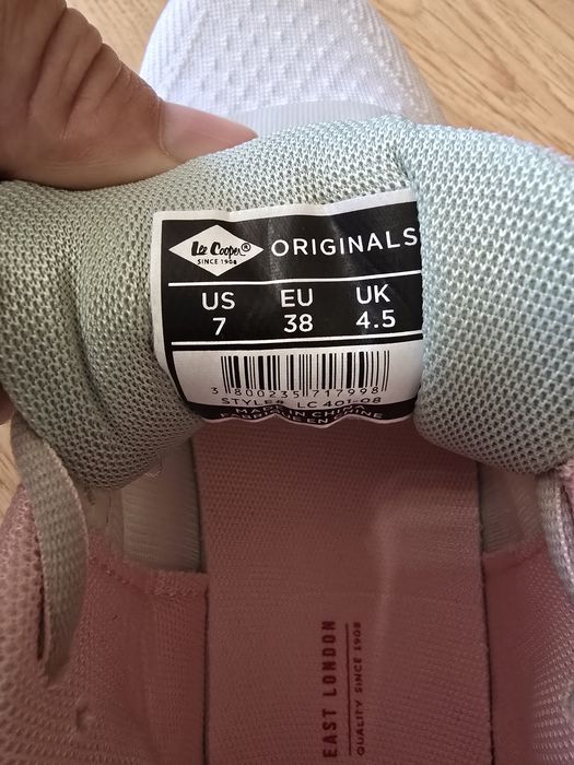 Продавам дамски маратонки  "Lee Cooper" размер 38