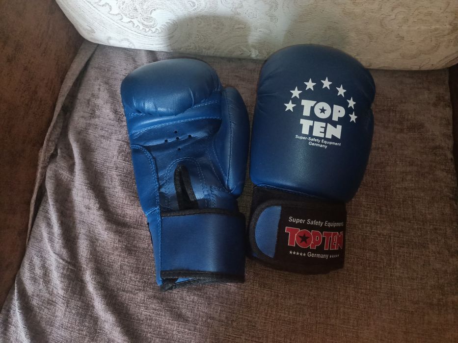 Срочно продам боксерские перчатки