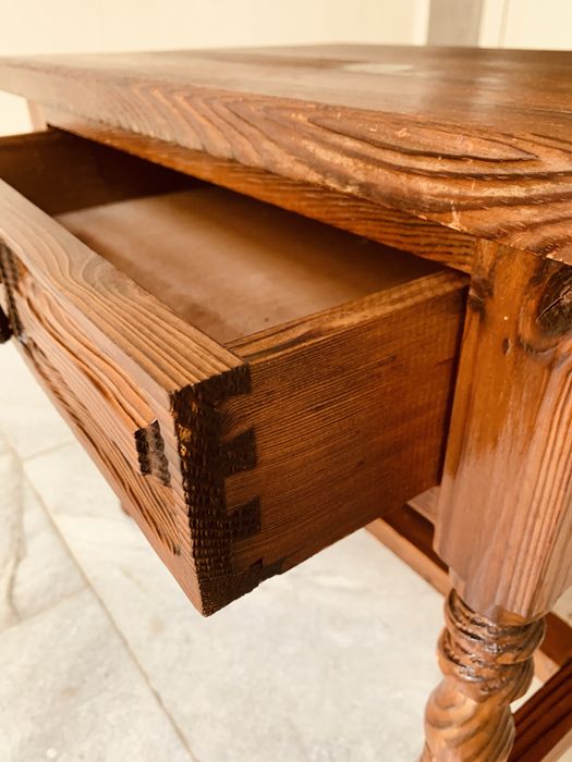 Датска масичка от дърво с малко чекмдже