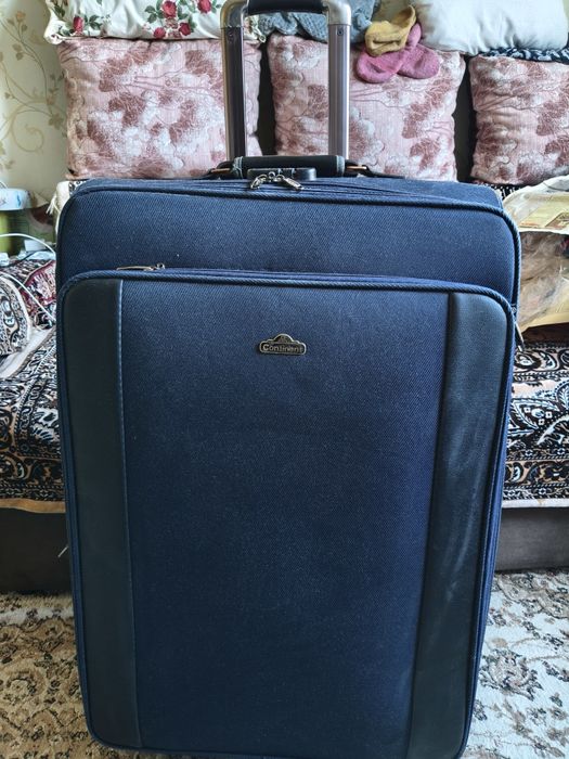 ПРОДАМ  ЧЕМОДАН в отличном состоянии