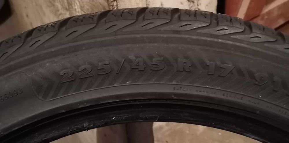 Продавам 4 броя зимни гуми 225.45.17 на 1 сезон дот 2021 Nokian