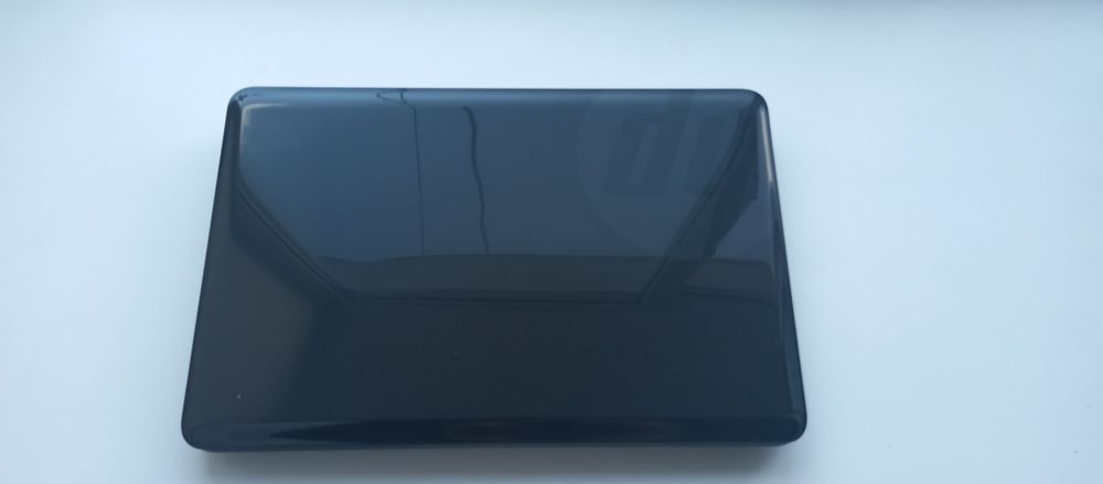 HP 2000 Notebook PC состояние (бу)+ игровая мышь и коврик