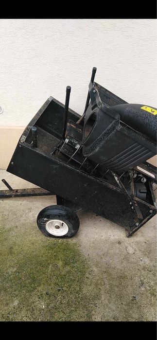 Vand masina de tuns iarba cu remorca , utilizat