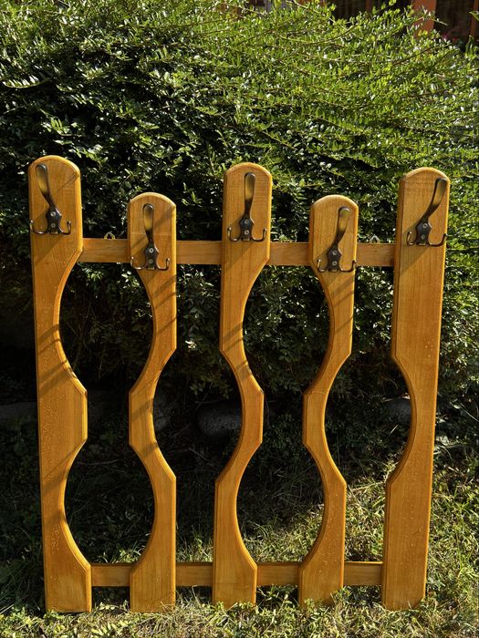 Дървени закачалки за стена