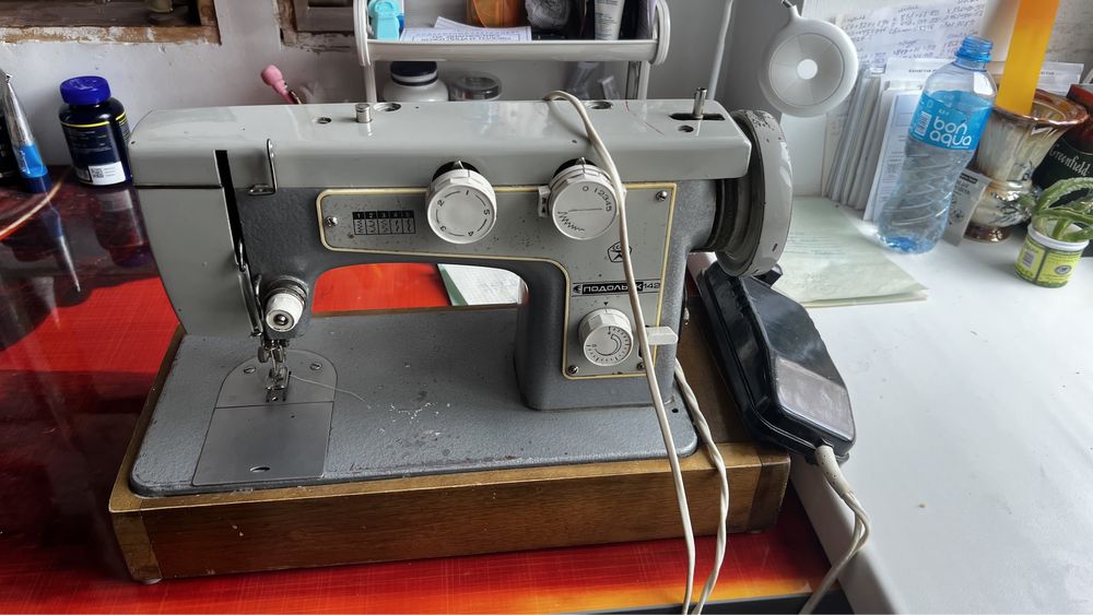 Продам швейную машинку