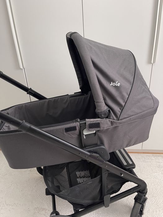 Продается коляска Joie