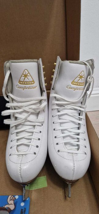 Patine artistice Jackson Competitor –mărimea 31½ C (echivalent aprox. EU 33–34) model de nivel intermediar-avansat.
