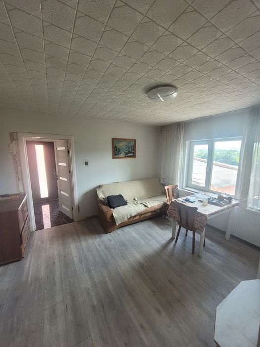 Vând casa în Pestisul Mare utilități și imbunatatiri
