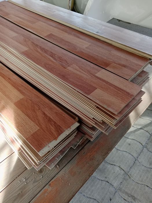 Продам ламинат в хорошем состоянии